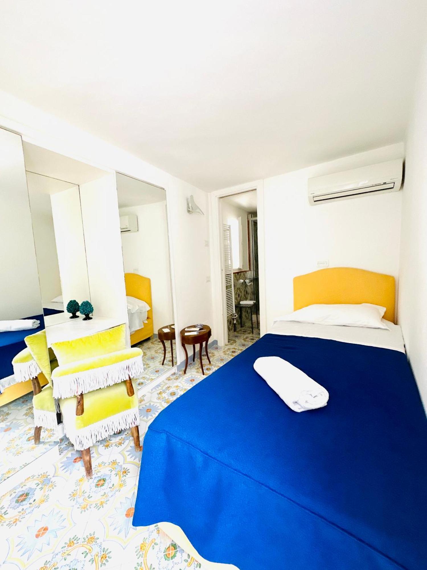 I Tre Soli Apartments By Caprirooms Екстериор снимка